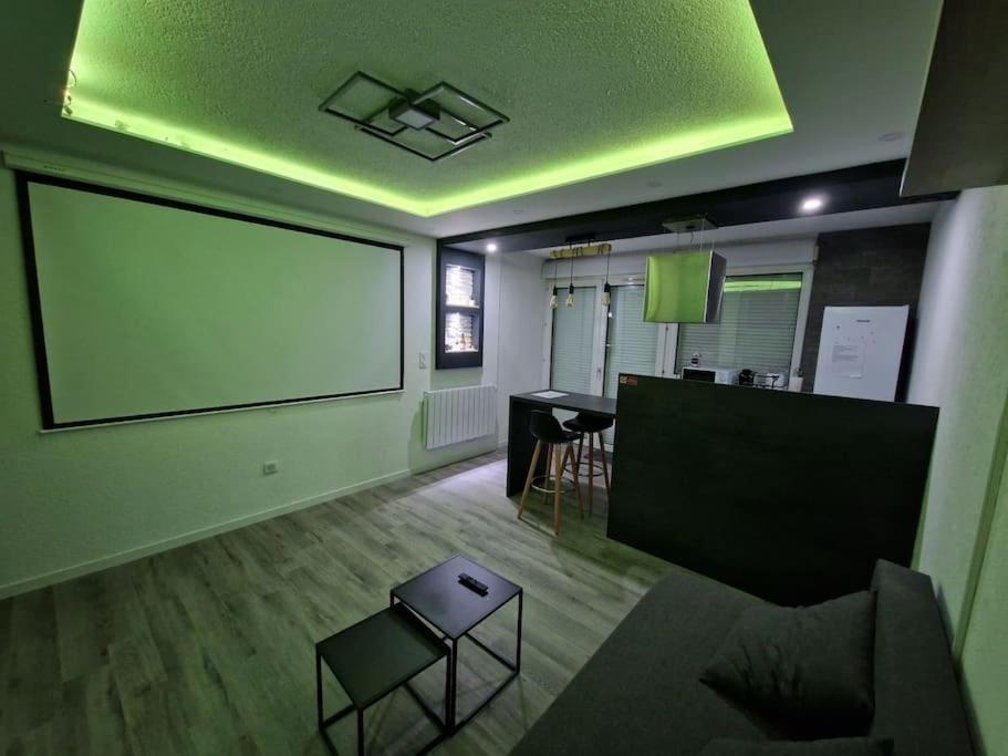 Logement Atypique & Parking Gratuit Gex Εξωτερικό φωτογραφία