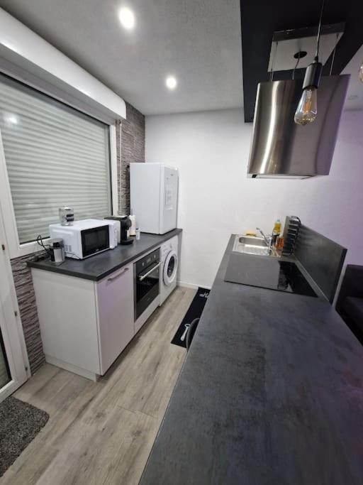Logement Atypique & Parking Gratuit Gex Εξωτερικό φωτογραφία